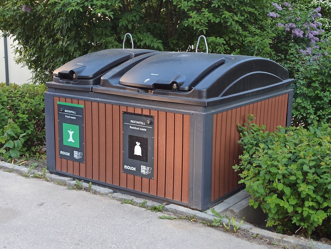 mat och restavfallsbehållare 